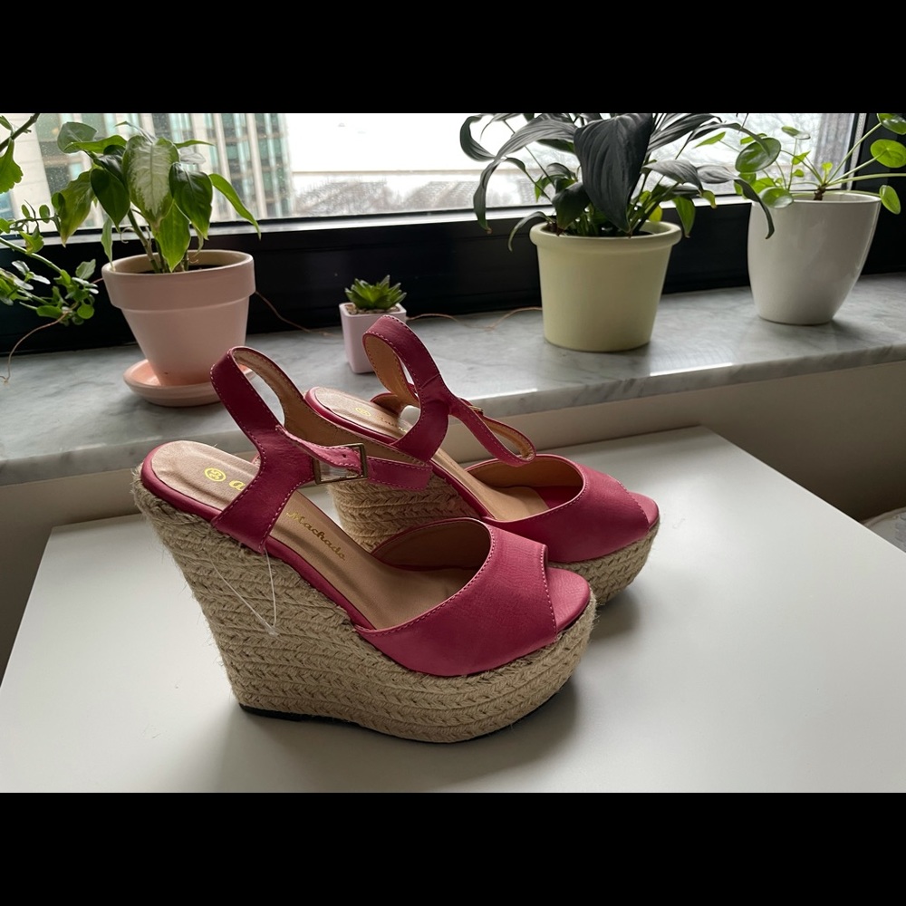 Beautiful brand new heels of size 5.5